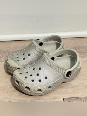 CROCS Silver Glitter Slip On Clogs Toddler Kids Sandals Size 9 Preowned